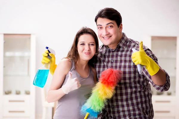 Wife and husband doing cleaning at home — Stock Photo, Image