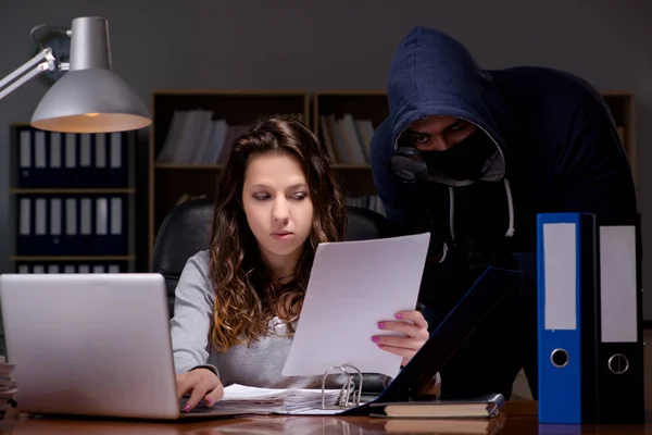 Hacker stealing personal data from home computer — Stock Photo, Image