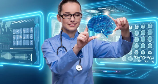 หมอหญิงที่มีสมองในแนวคิดทางการแพทย์ — ภาพถ่ายสต็อก