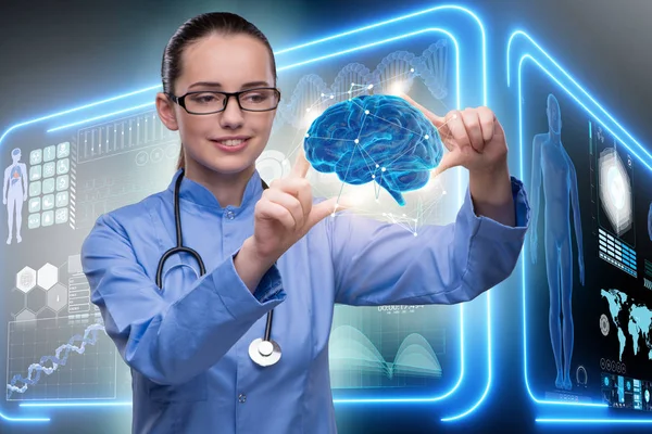 Doctora con cerebro en concepto médico —  Fotos de Stock