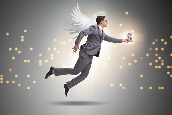 Концепція ангела інвестора з бізнесменом з крилами — стокове фото