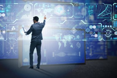 Büyük veri arayan iş adamı