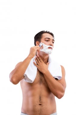 Yakışıklı adam izole üzerinde beyaz arka plan tıraş