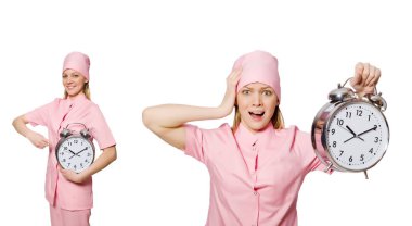 Kadın doktor teslim tarihini kaçırıyor.