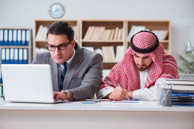 Arap işadamı ile çeşitli iş konseptleri