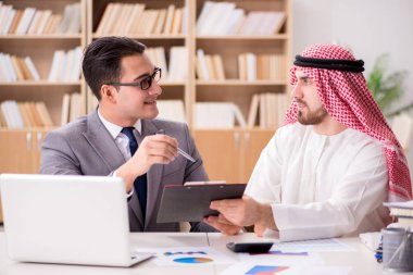 Arap işadamı ile çeşitli iş konseptleri