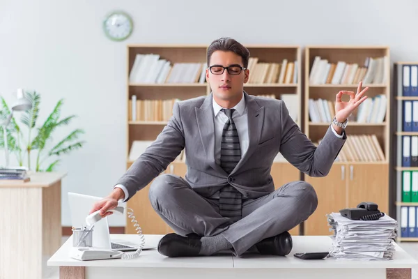 Call center operator talking on the phone — Stock Photo, Image