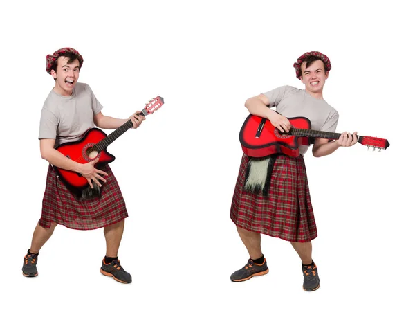 苏格兰人在白色上孤零零地弹吉他 — 图库照片