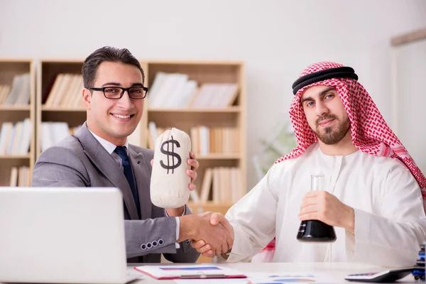 Różnorodna koncepcja biznesowa z arabskim biznesmenem — Zdjęcie stockowe