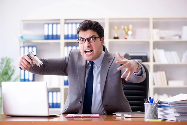 Zły agresywny biznesmen w biurze — Zdjęcie stockowe