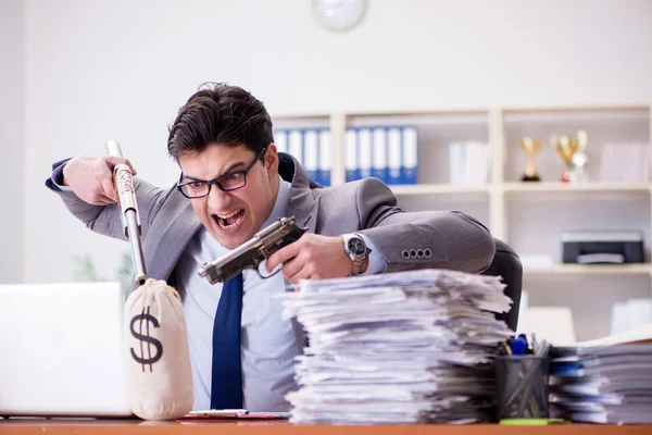 Wütender aggressiver Geschäftsmann im Büro — Stockfoto