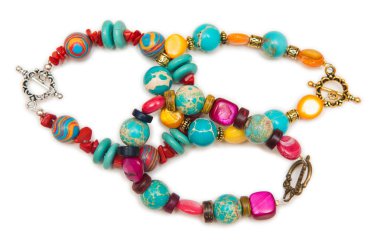 Whtie arka plan üzerinde izole zarif mücevherler