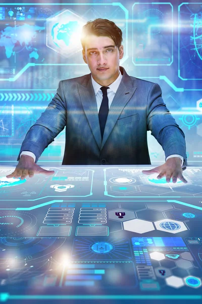 Man op virtuele knop in data mining concept — Stockfoto