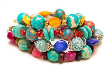 Whtie arka plan üzerinde izole zarif mücevherler