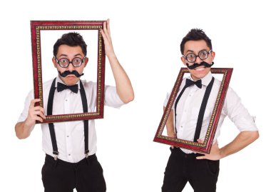 Beyaz izole kare olan genç adam