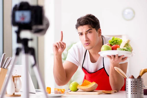 Nutrição alimentar blogueiro gravação de vídeo para blog — Fotografia de Stock