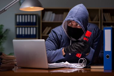 Hacker dinamit çalmak veri ile