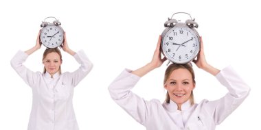 Kadın doktor teslim tarihini kaçırıyor.