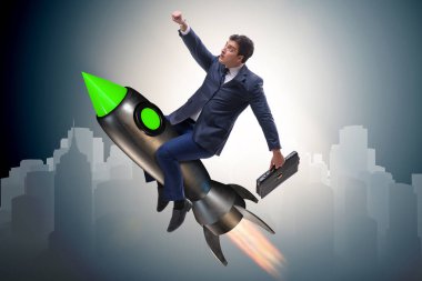 İş konseptinde roketle uçan erkek işadamı