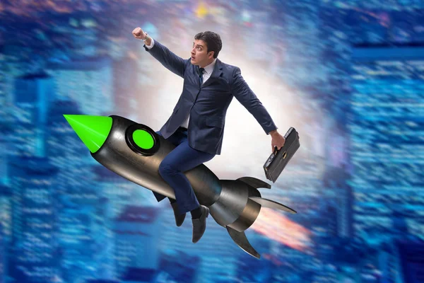Man zakenman vliegen op raket in business concept — Stockfoto