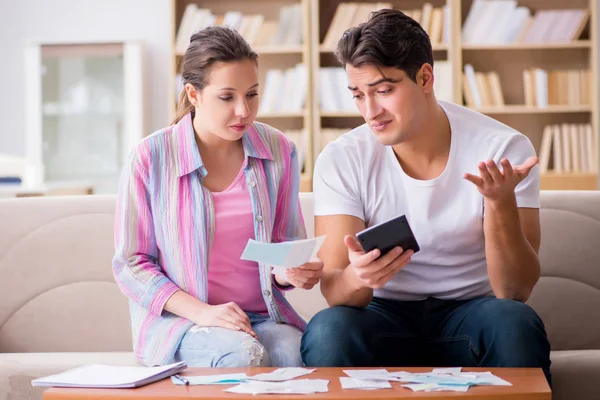 Young family discussing family finances — Stock Photo, Image