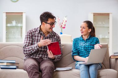 Üniversite sınavlarına hazırlanan öğrenciler