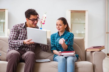 Üniversite sınavlarına hazırlanan öğrenciler