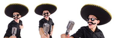 Meksika şapkası takan komik bir adam beyaz şapkalı.