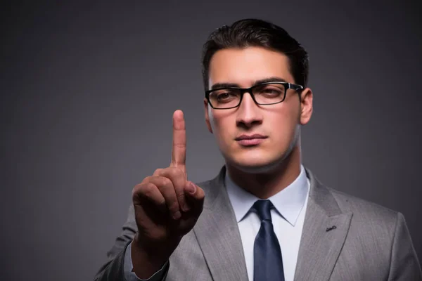 Hombre de negocios guapo presionando botones virtuales —  Fotos de Stock