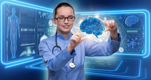 หมอหญิงที่มีสมองในแนวคิดทางการแพทย์ — ภาพถ่ายสต็อก