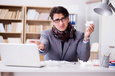 Hasta iş adamı ofiste.