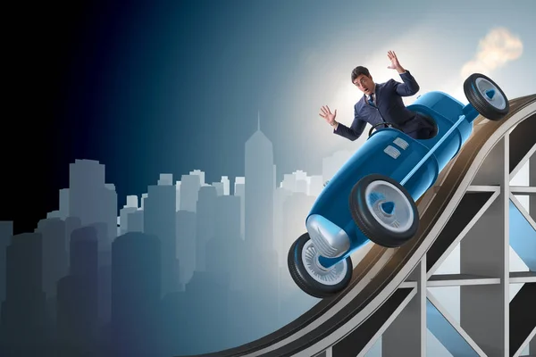 Biznesmen jazdy samochód sportowy na roller coaster — Zdjęcie stockowe