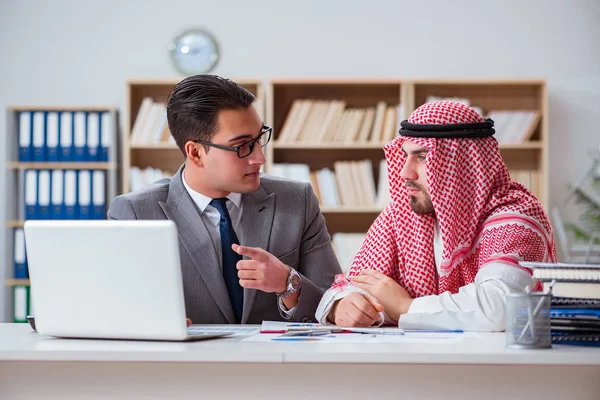 Diverso concetto di business con uomo d'affari arabo — Foto Stock