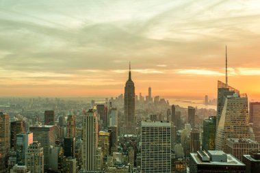 Günbatımında New York Manhattan 'ın gece manzarası