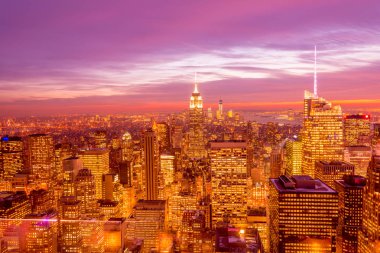 Günbatımında New York Manhattan 'ın gece manzarası