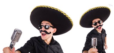 Meksika şapkası takan komik bir adam beyaz şapkalı.