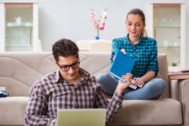 Üniversite sınavlarına hazırlanan öğrenciler