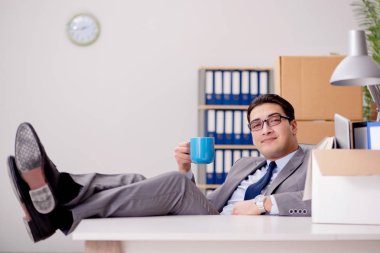 Office yoğun günün ardından rahatlatıcı işadamı