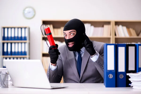 Hombre de negocios criminal con dinamita en la oficina — Foto de Stock