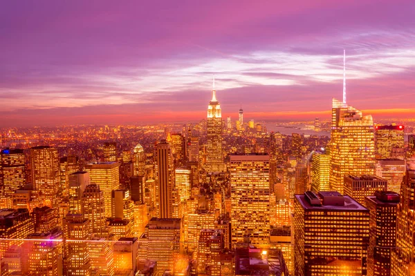 Vista notturna di New York Manhattan durante il tramonto — Foto Stock