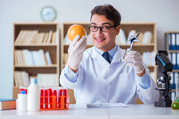 Doctor científico recibiendo premio por su descubrimiento de investigación — Foto de Stock