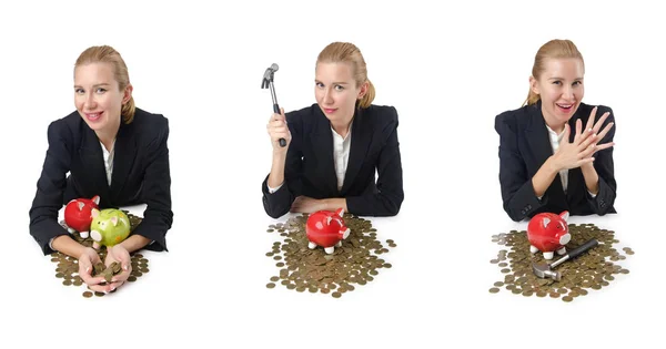 Vrouw verbreking piggy bank voor besparingen — Stockfoto