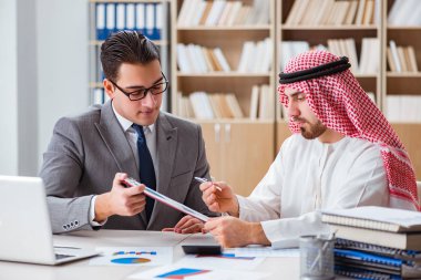 Arap işadamı ile çeşitli iş konseptleri