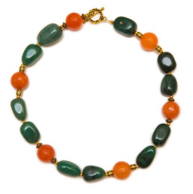 Beyaz arka plan üzerinde izole kadın mücevher