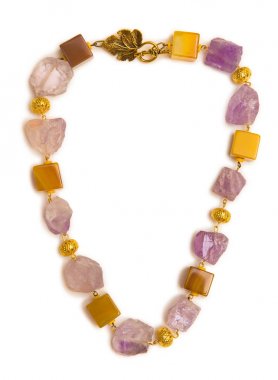 Beyaz arka plan üzerinde izole kadın mücevher