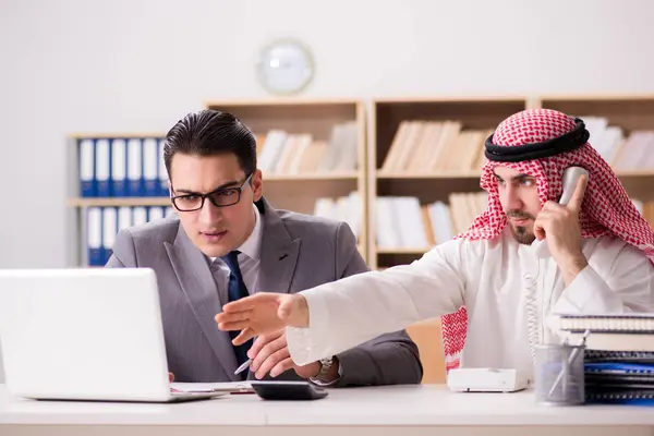 Diverso concetto di business con uomo d'affari arabo — Foto Stock