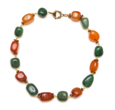 Beyaz arka plan üzerinde izole mücevher kolye