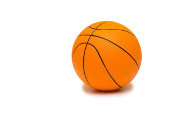 Beyaz arka plan üzerinde izole oyuncak basketbol