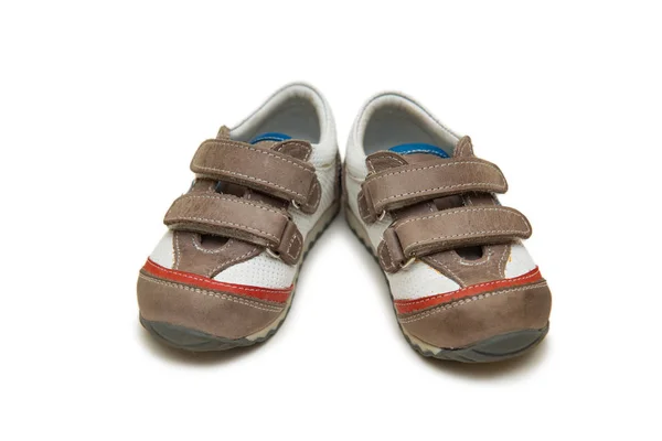 Sapatos de bebê isolados no fundo branco — Fotografia de Stock