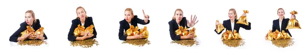 Žena s mincemi a zlatými pytlíky — Stock fotografie